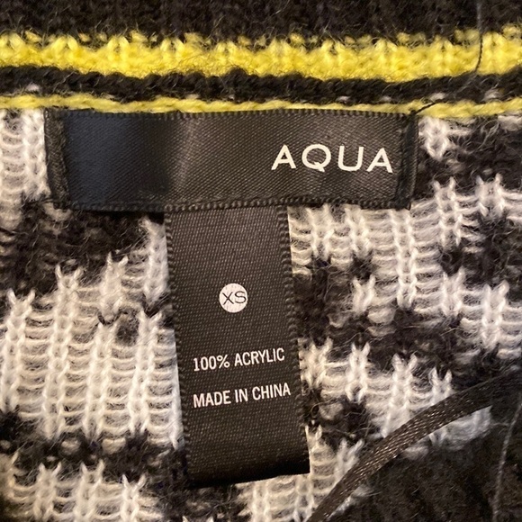 Aqua black and white zebra pattern sweater. Size Xs - Picture 5 of 8